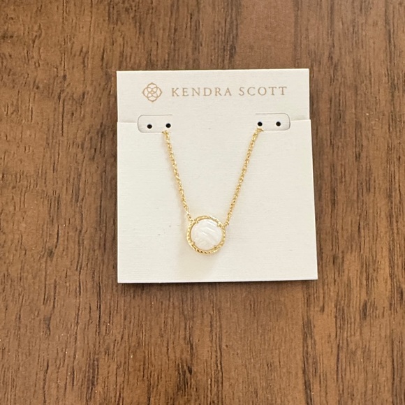NWT Kendra Scott Volleyball Gold Pendant Necklace in White Mother-of-Pearl - Picture 3 of 6